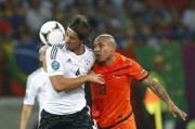 Германия - Нидерланды - на чемпионате по футболу Евро 2012, 9 июня 2012 (179xHQ) A006e6201648274