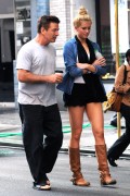 Алек Болдуин - steps out of His Apartment with his daughter Ireland Baldwin in new York 21.06.2012 (16xHQ) Ddd57f202403559