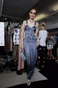 8e235758499507.gif