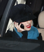 Christina Aguilera Shopping in Los Angeles December 22